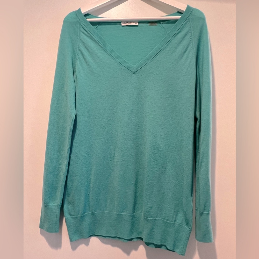 Equipment 'Asher' V-Neck Cashmere Sweater in Myan Green. Size M.